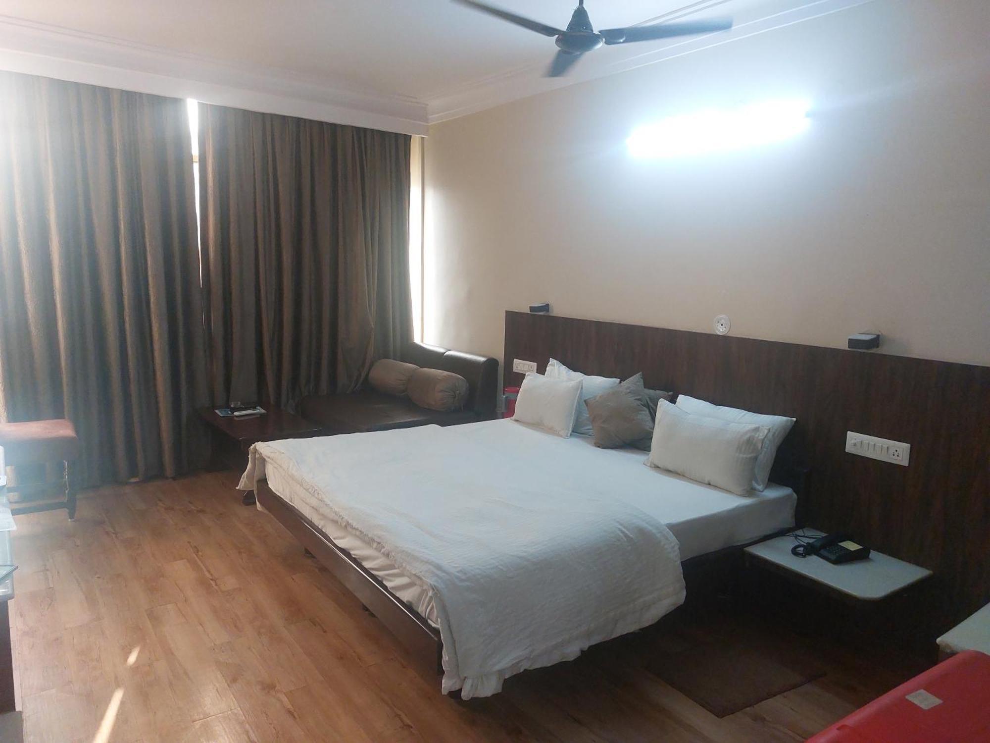 Hotel Shikhar Palace Jabalpur Dış mekan fotoğraf